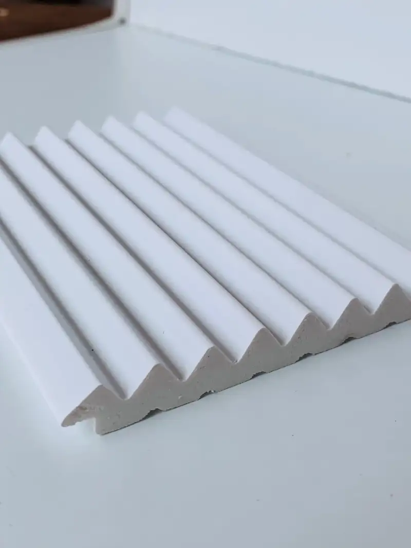 Profil Zig Zag posé à plat, relief en dents de scie régulières
